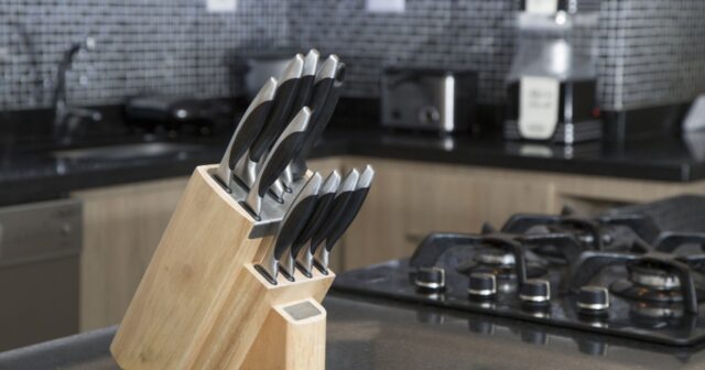 How To Pack Knives For Moving?