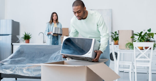 How to Pack a Microwave Oven for Moving?